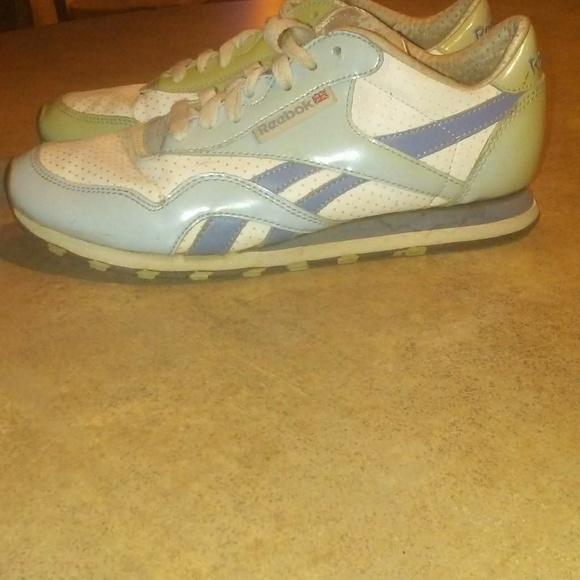 Women's Reebok Shoes - Picture 2 of 5